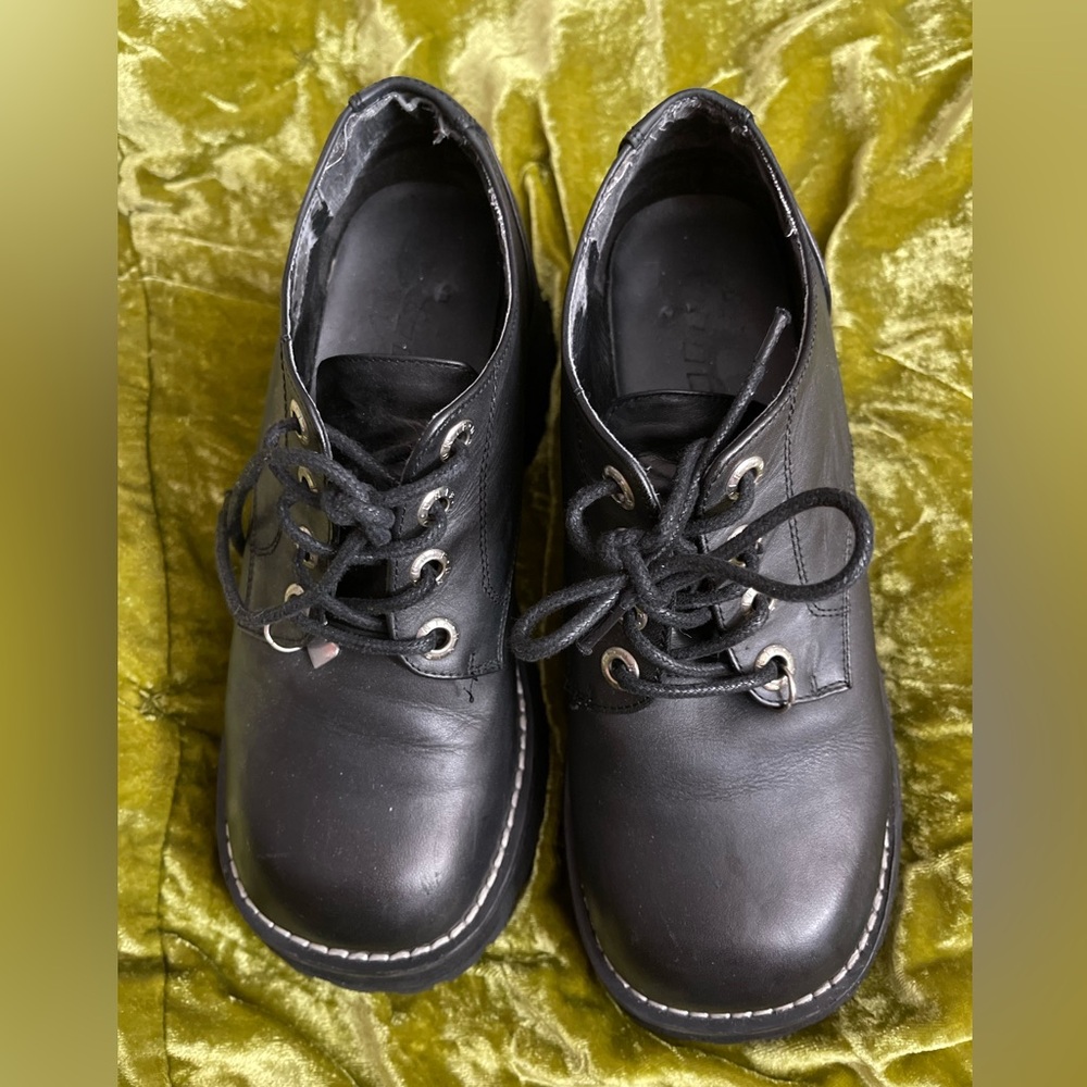 Unif discontinued Black Leather Lace-Up heart chain big styleShoes